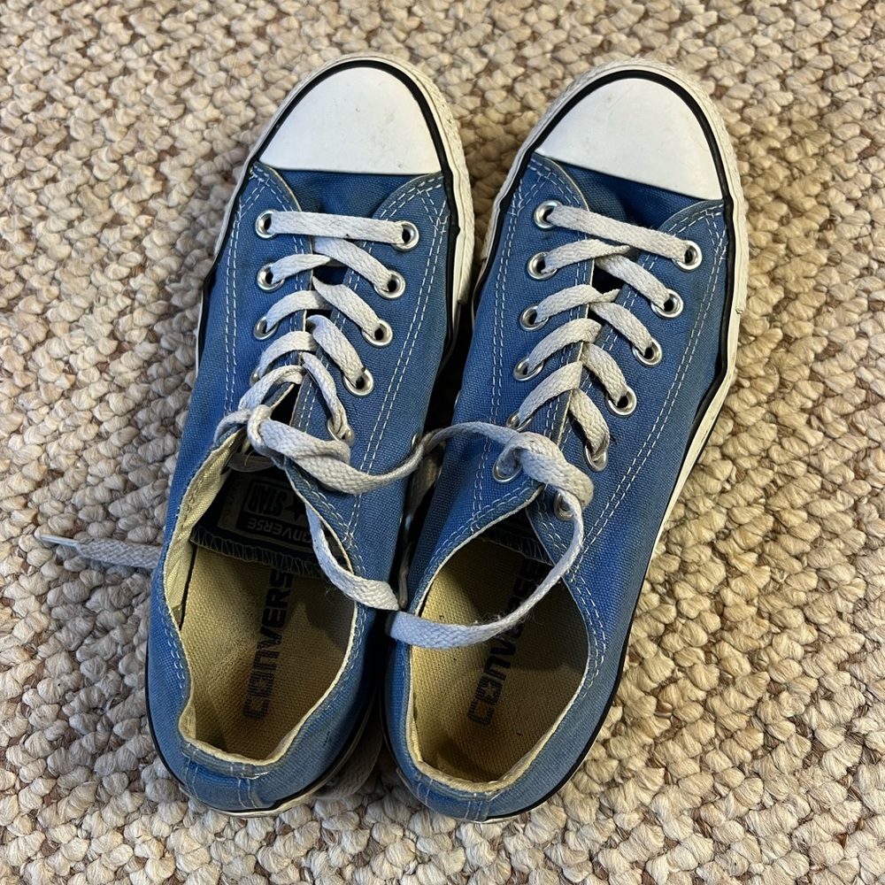 Women’s size 8 Chucks